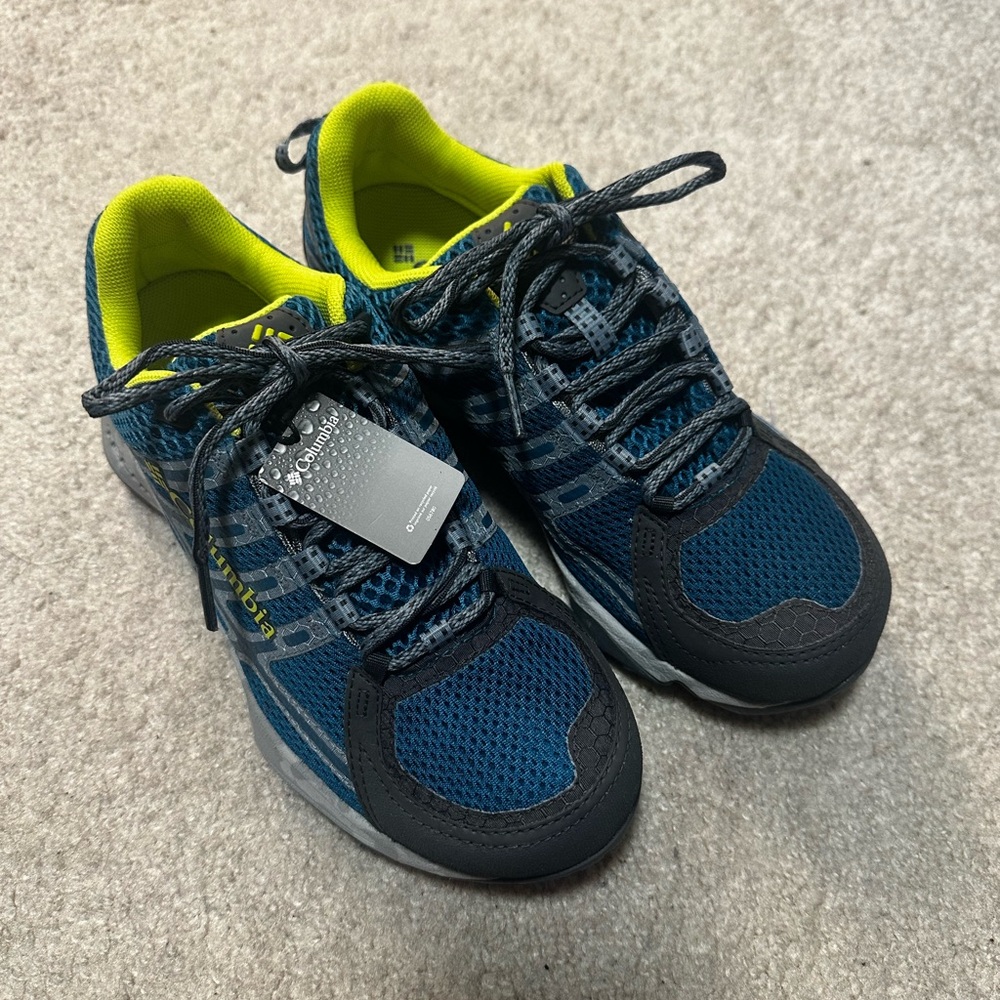 Columbia tech lite waterproof hiking shoes, size 7 NWT